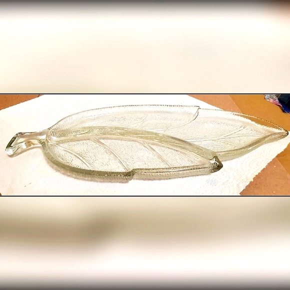 Hazel-Atlas Textured Glass Leaf Shaped Divided Serving Dish - Picture 3 of 5